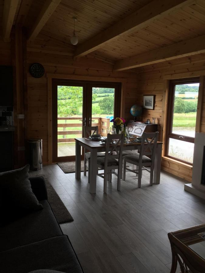Redwood Lodge ลุดโลว์ ภายนอก รูปภาพ