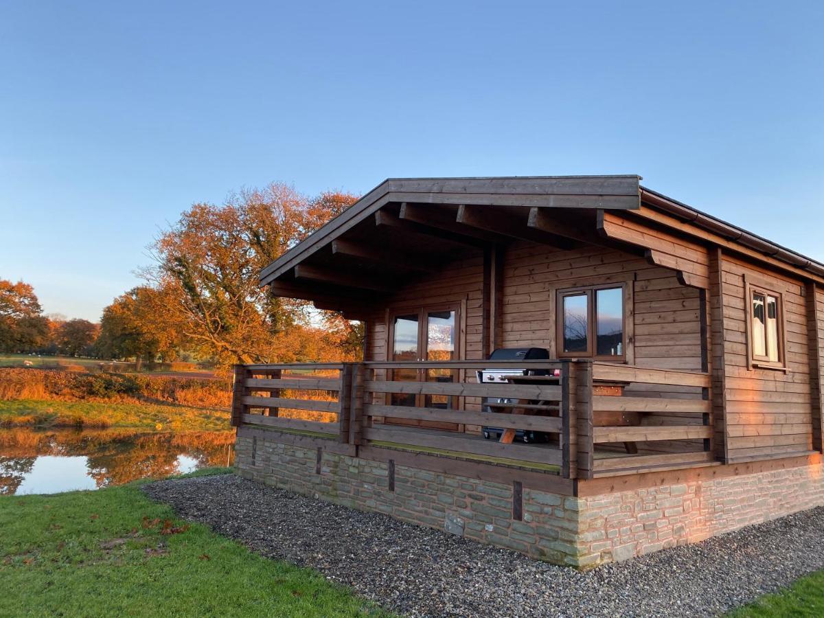 Redwood Lodge ลุดโลว์ ภายนอก รูปภาพ
