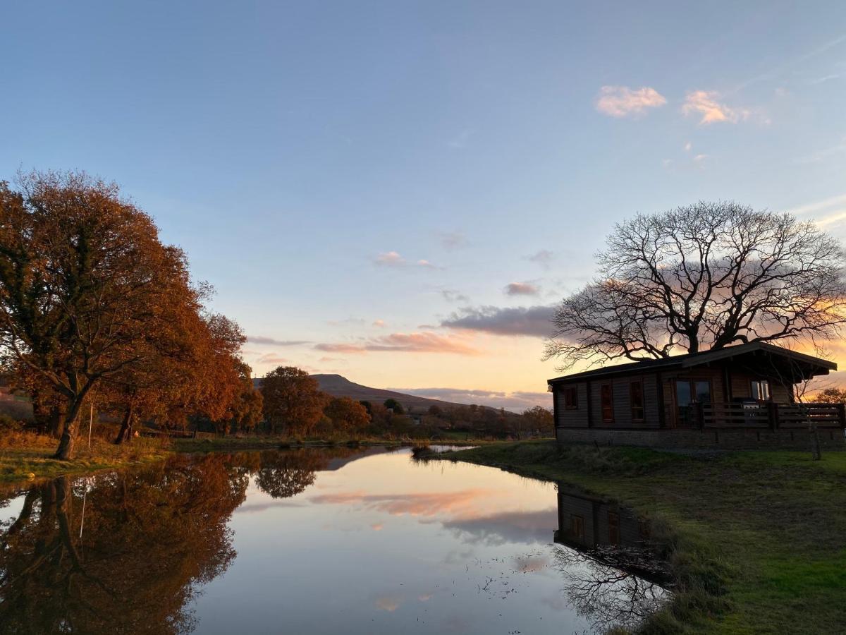 Redwood Lodge ลุดโลว์ ภายนอก รูปภาพ