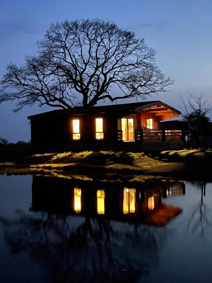 Redwood Lodge ลุดโลว์ ภายนอก รูปภาพ